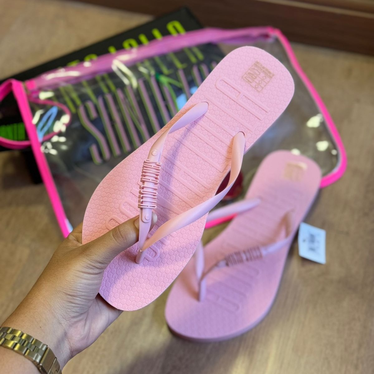 Chinelo Santa Lolla Flip Flop Borracha E Necessaire Transparente