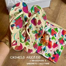 Chinelo de Dedo Arezzo + Sabonete e Necessaire Colab Loccitane