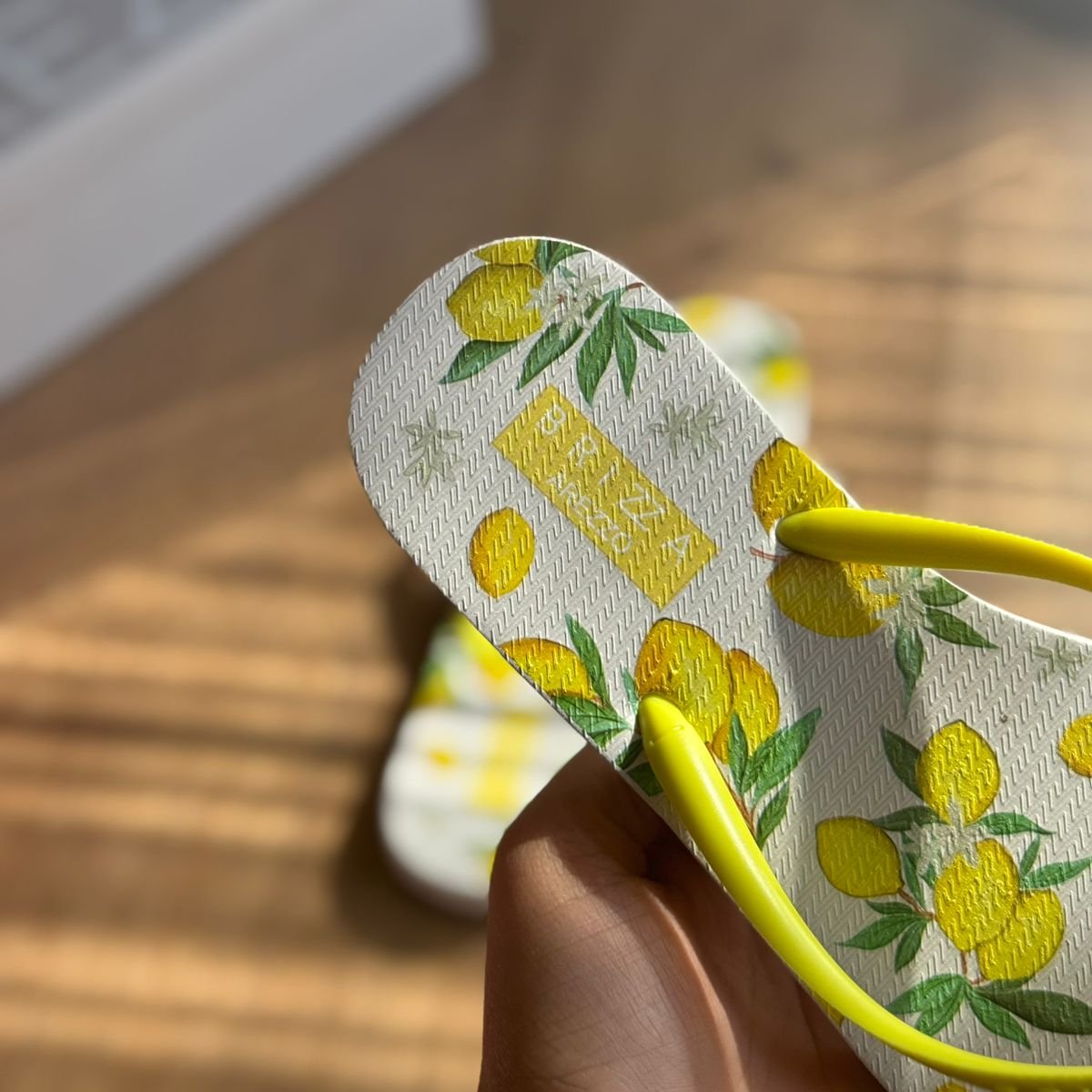 Chinelo de Dedo Arezzo Estampado