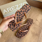 Chinelo de Dedo Arezzo Animal Print