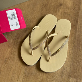 Chinelo de Dedo Arezzo Tiras com Brilho