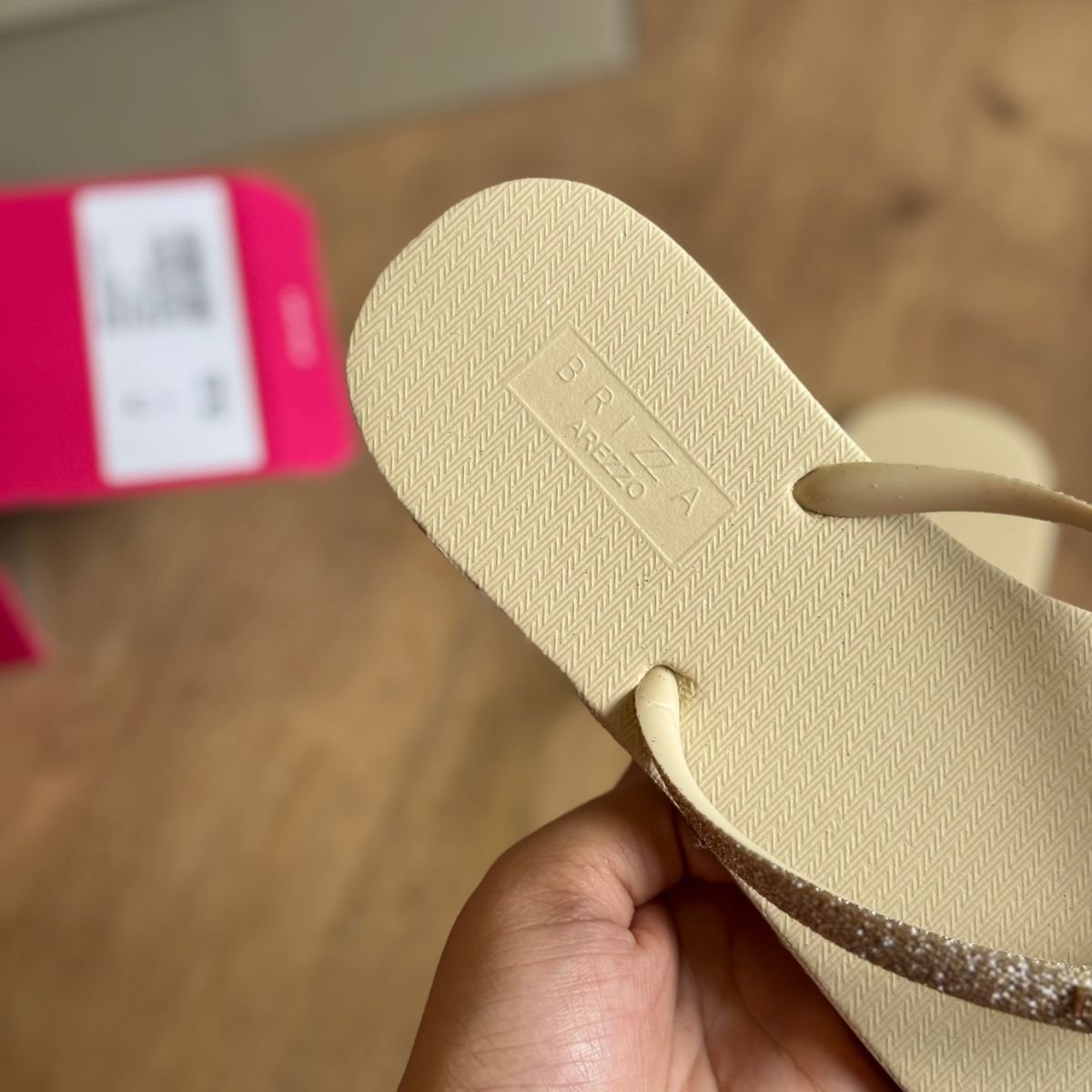 Chinelo de Dedo Arezzo Tiras com Brilho