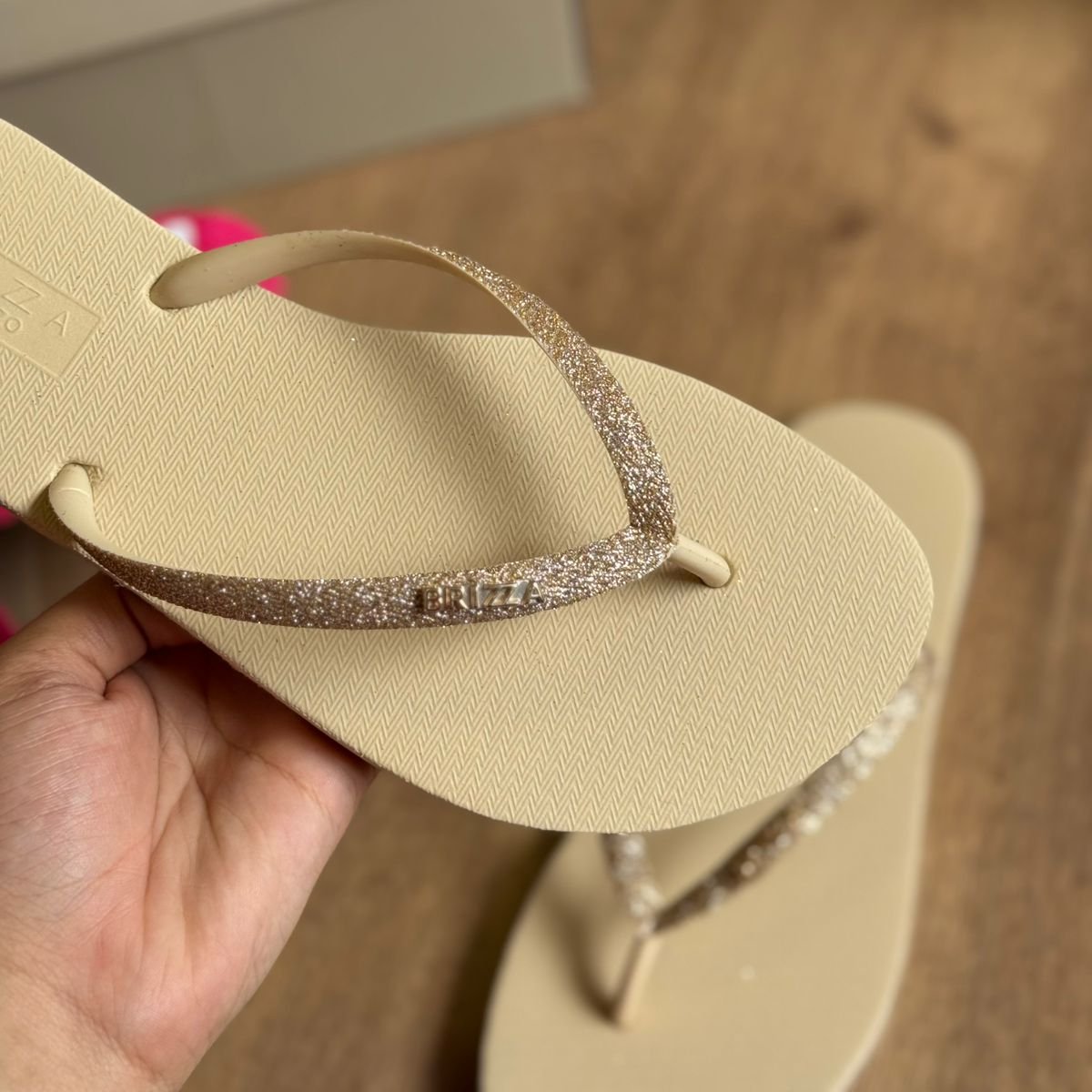 Chinelo de Dedo Arezzo Tiras com Brilho