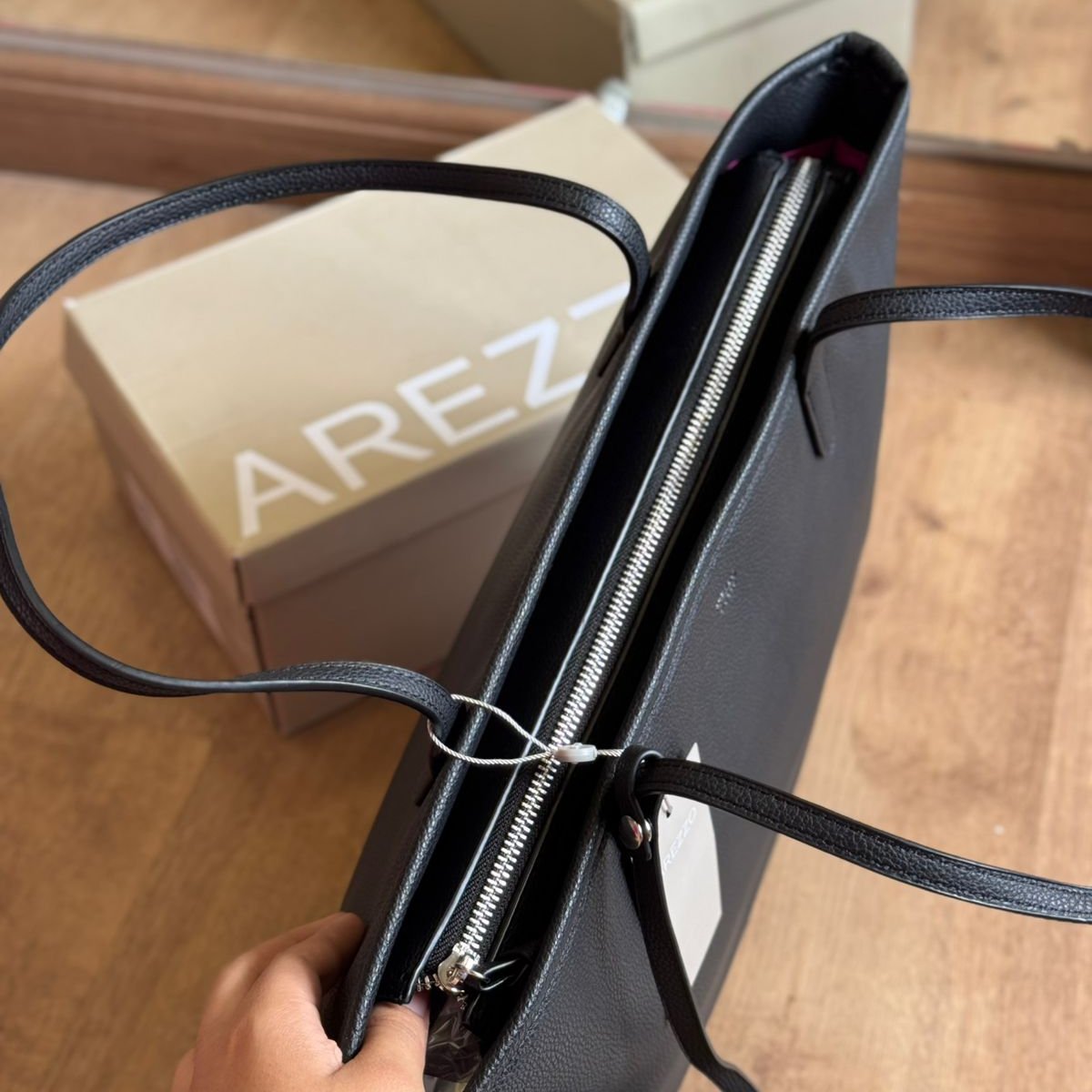 Bolsa Arezzo Preta com Nécessaire Removível