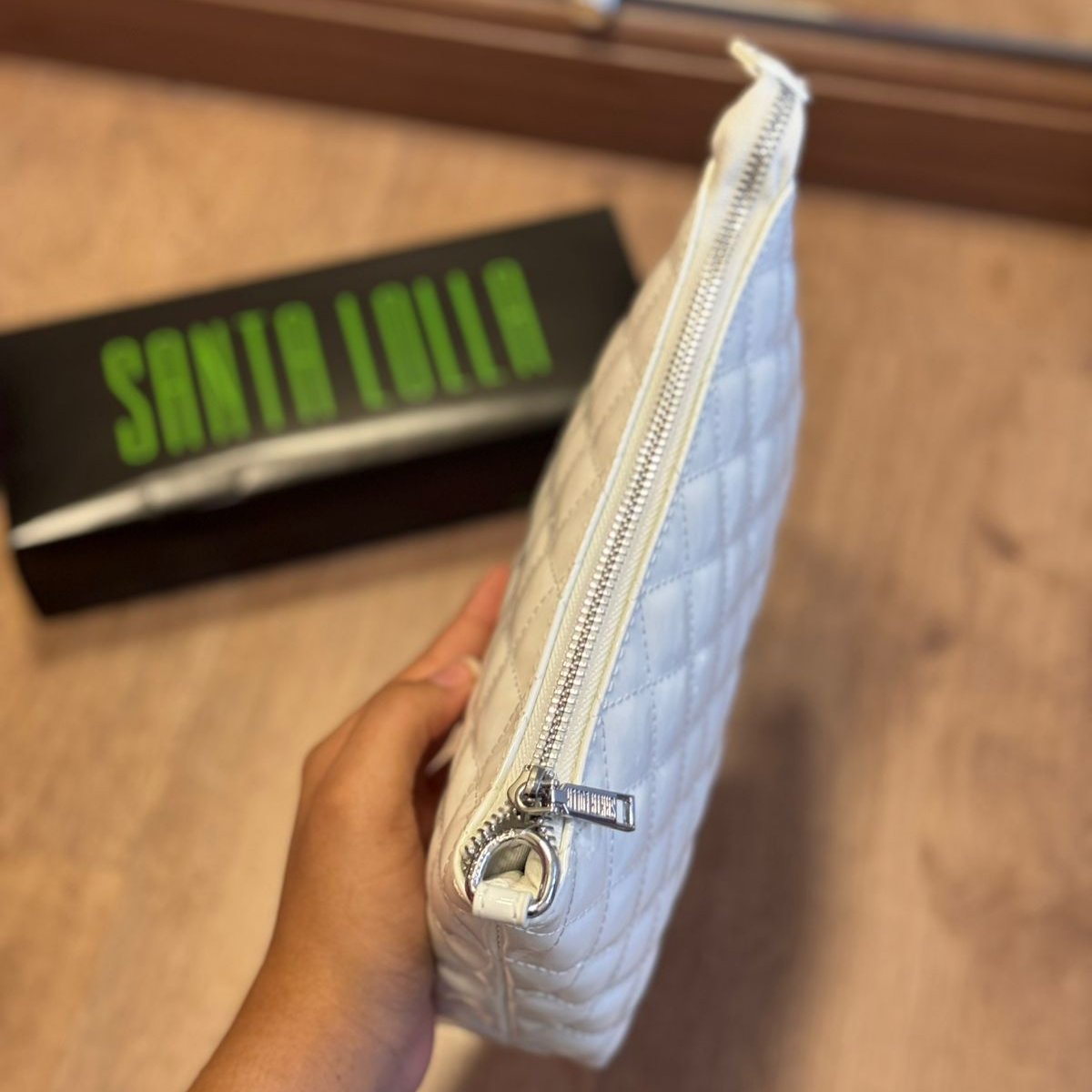 Bolsa Santa Lolla Clutch Envernizada Transversal