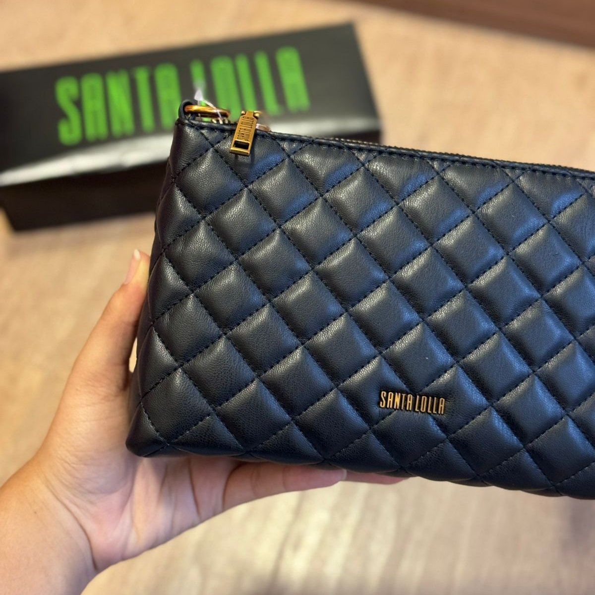 Bolsa Santa Lolla Clutch Envernizada Transversal