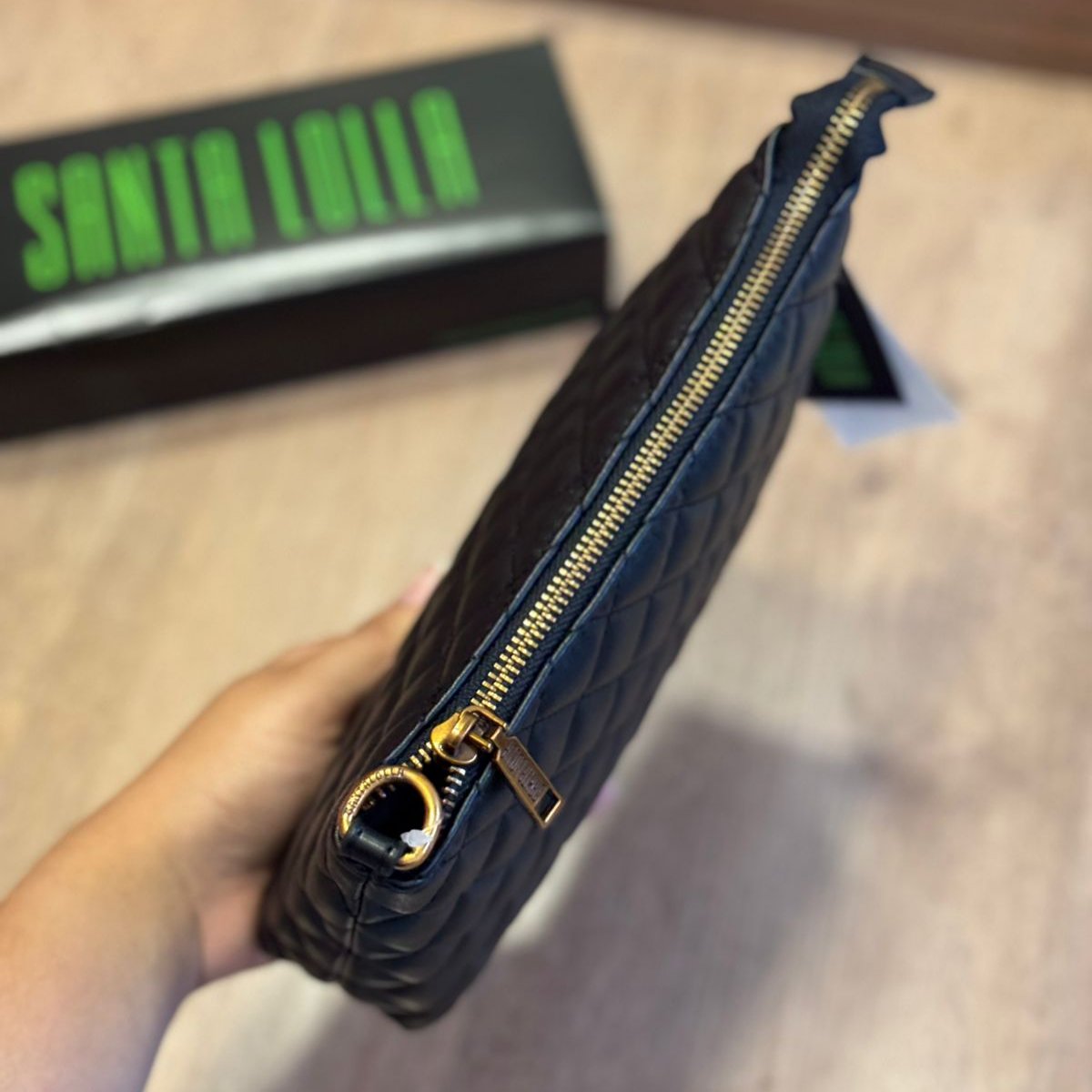 Bolsa Santa Lolla Clutch Envernizada Transversal