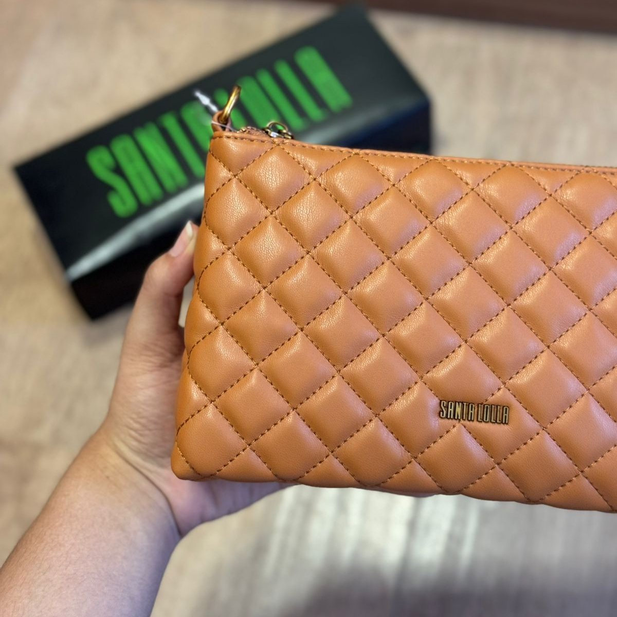 Bolsa Santa Lolla Clutch Envernizada Transversal