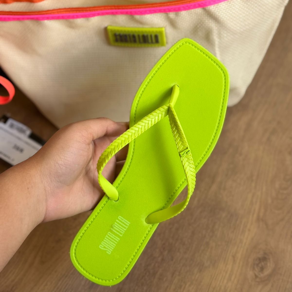 Chinelo Santa Lolla Venice + Necessaire