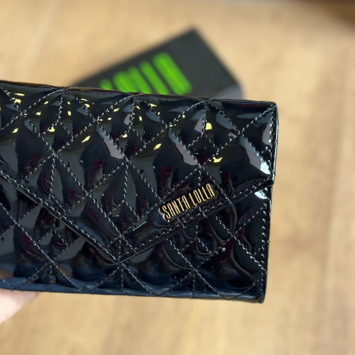 Bolsa Santa Lolla Carteira Transversal Metalizada e Verniz