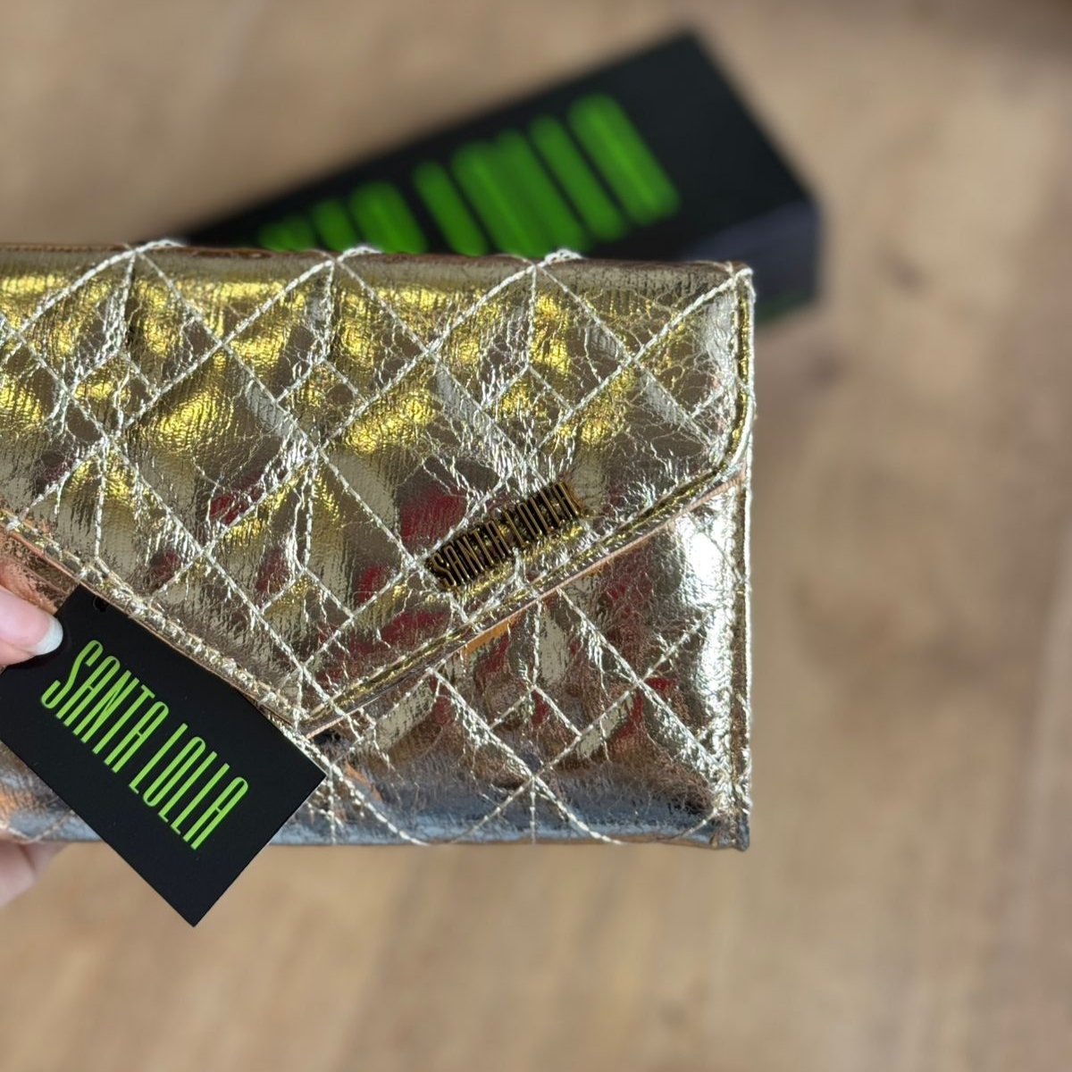 Bolsa Santa Lolla Carteira Transversal Metalizada e Verniz