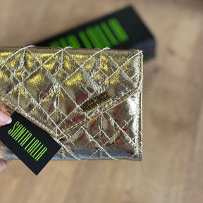 Bolsa Santa Lolla Carteira Transversal Metalizada e Verniz