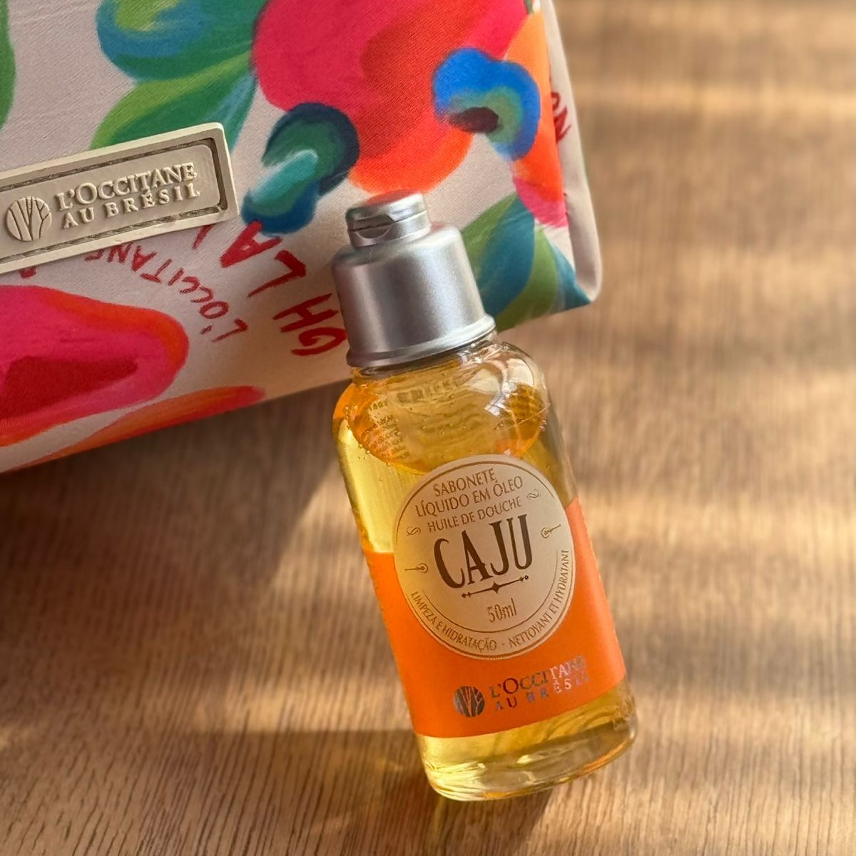 Necessaire Arezzo + Sabonete Colab Loccitane