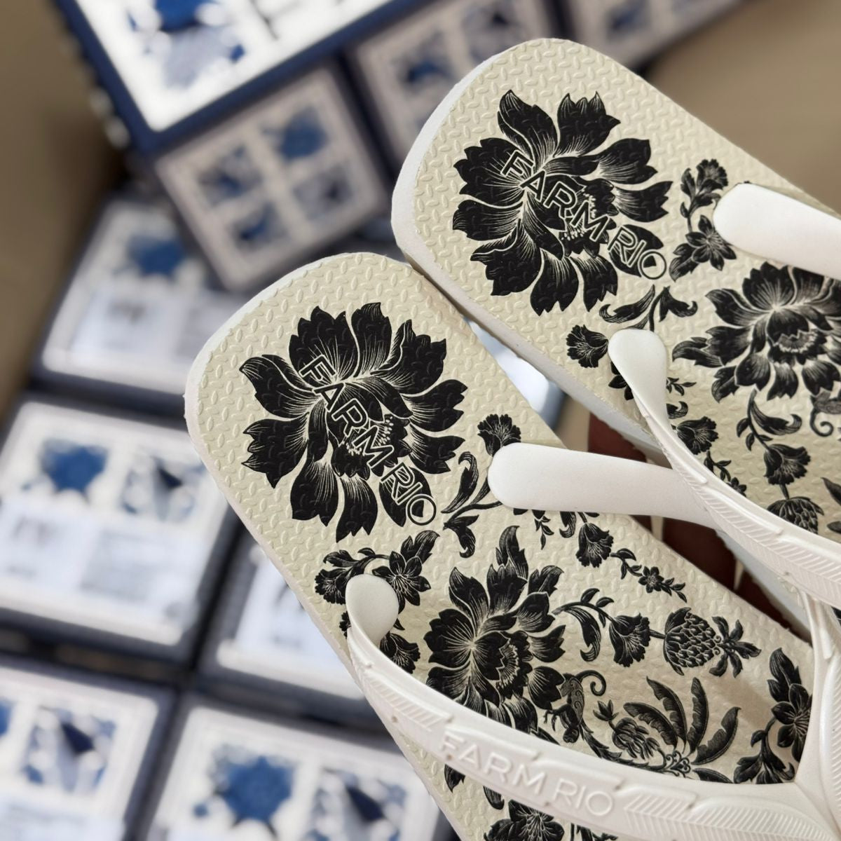 Chinelo de Dedo Flip Flop Farm Rio Janguada