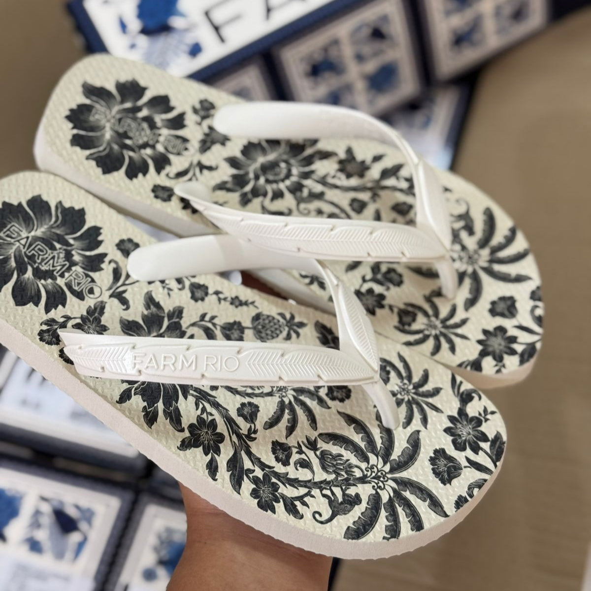 Chinelo de Dedo Flip Flop Farm Rio Janguada