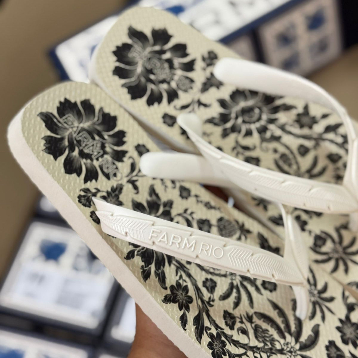 Chinelo de Dedo Flip Flop Farm Rio Janguada