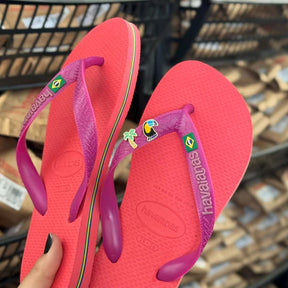 Havaianas Brasil Rosa Chifon + Pin Tucano e Coqueiro