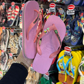 Havaianas Brasil Coral + Pin Tucano e Coqueiro