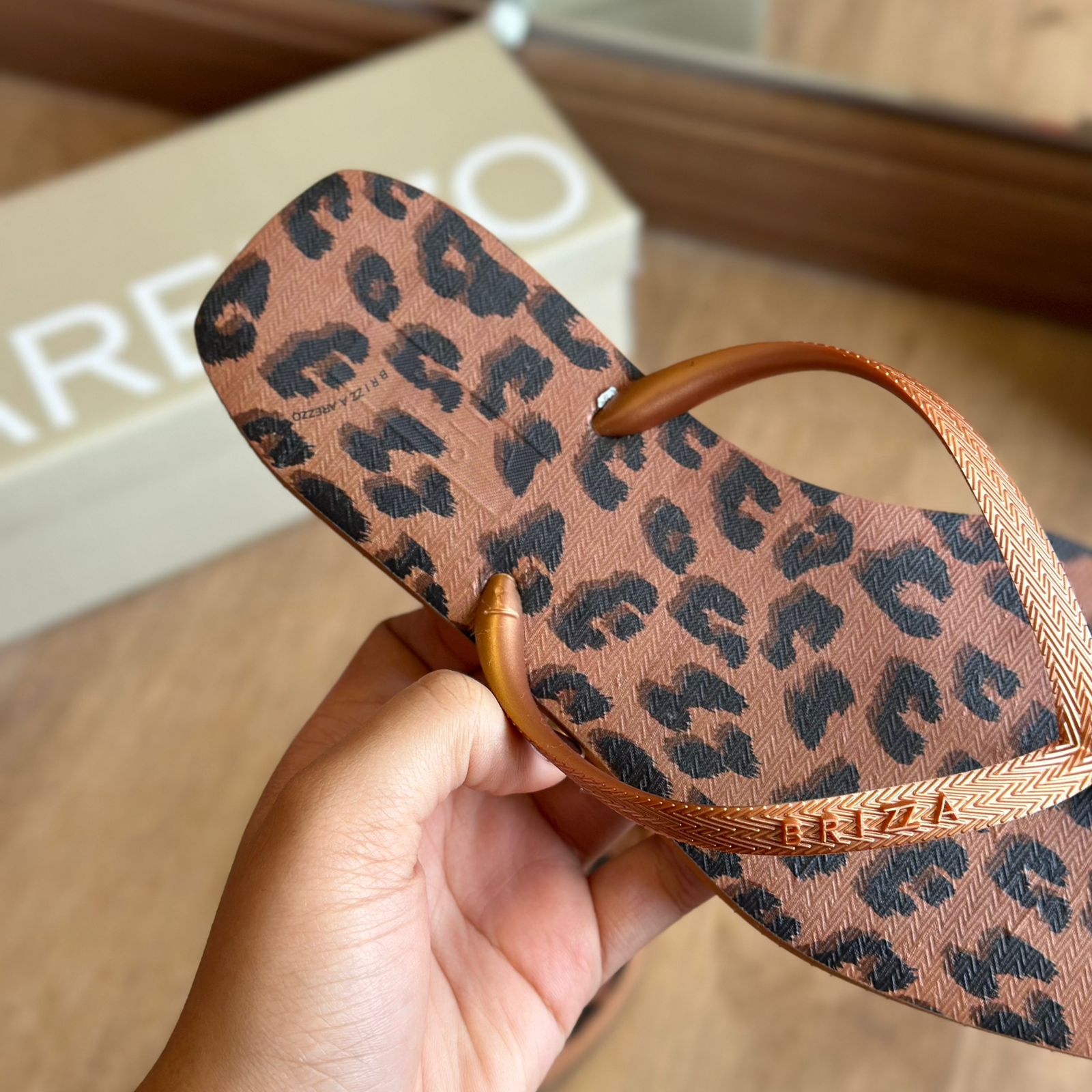 Chinelo de Dedo Arezzo Animal Print - Imagem 3