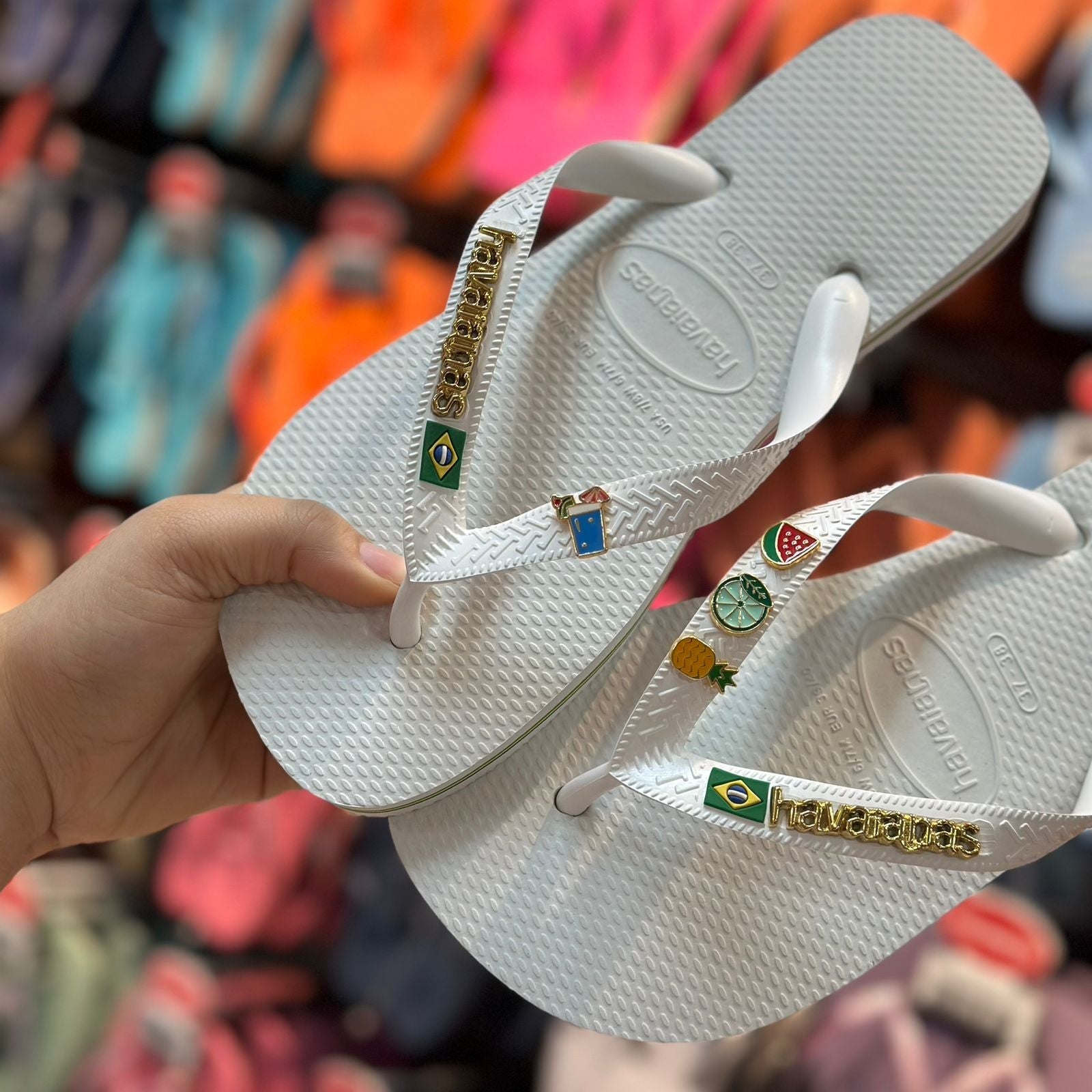 Havaianas Brasil + Placa Logo Dourado + Pin Drink, Abacaxi, Limão e Melancia - Imagem 4