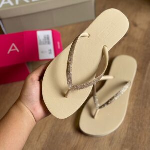 Chinelo de Dedo Arezzo Tiras com Brilho