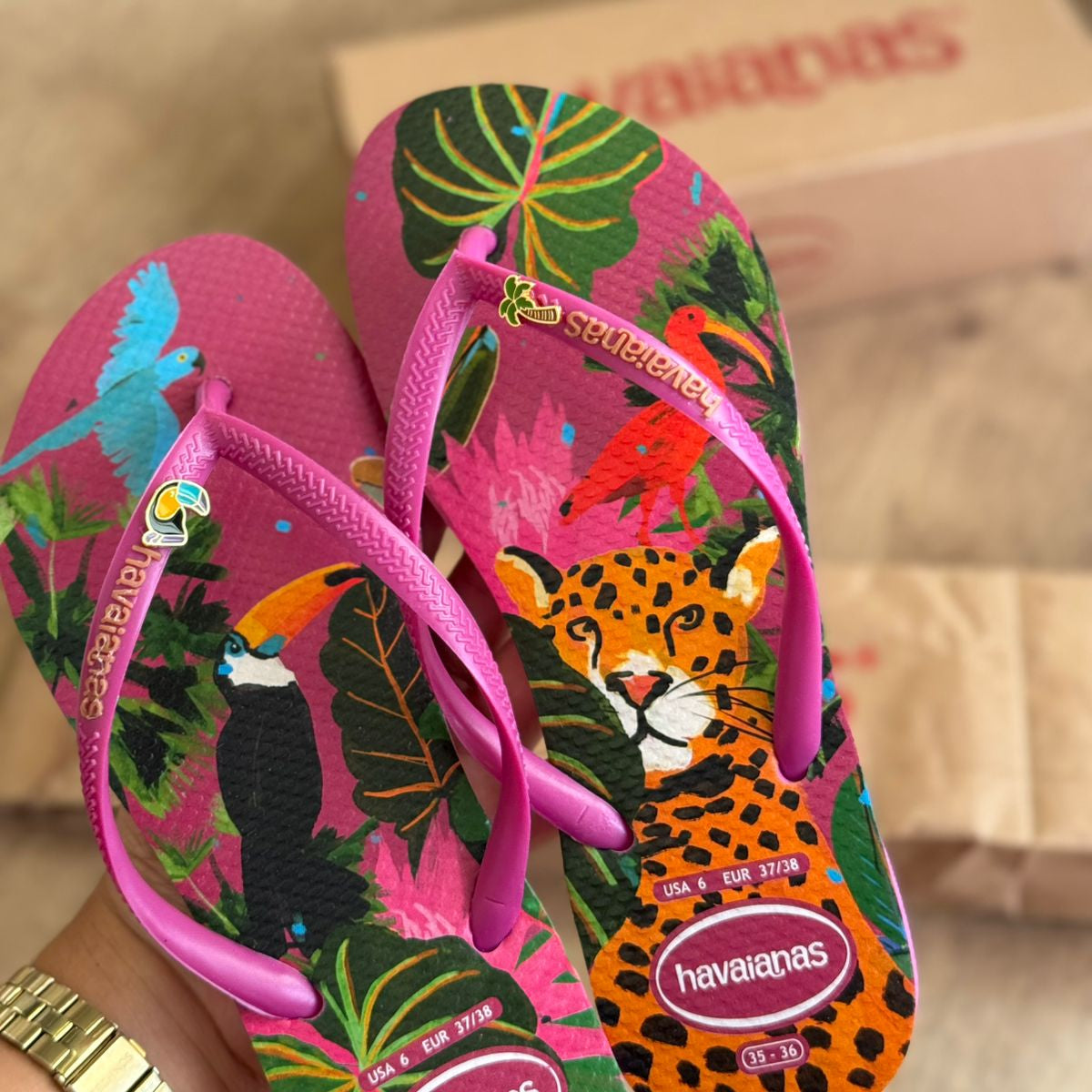 Havaianas Slim Summer Bliss + Pin Tucano e Coqueiro - Imagem 2