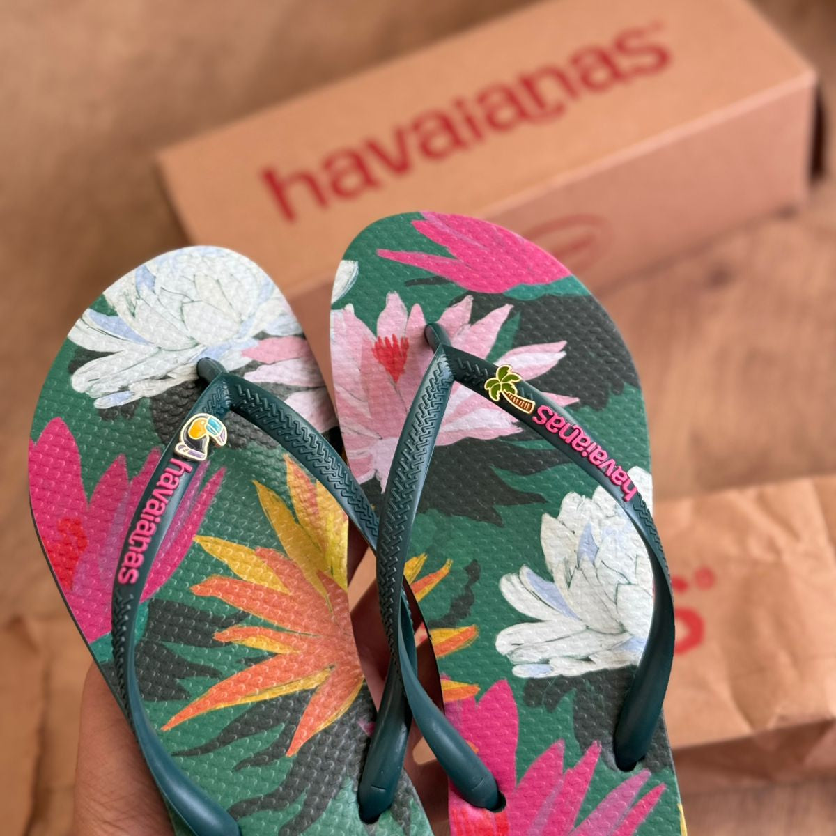 Havaianas Slim Summer Bliss + Pin Tucano e Coqueiro - Imagem 9