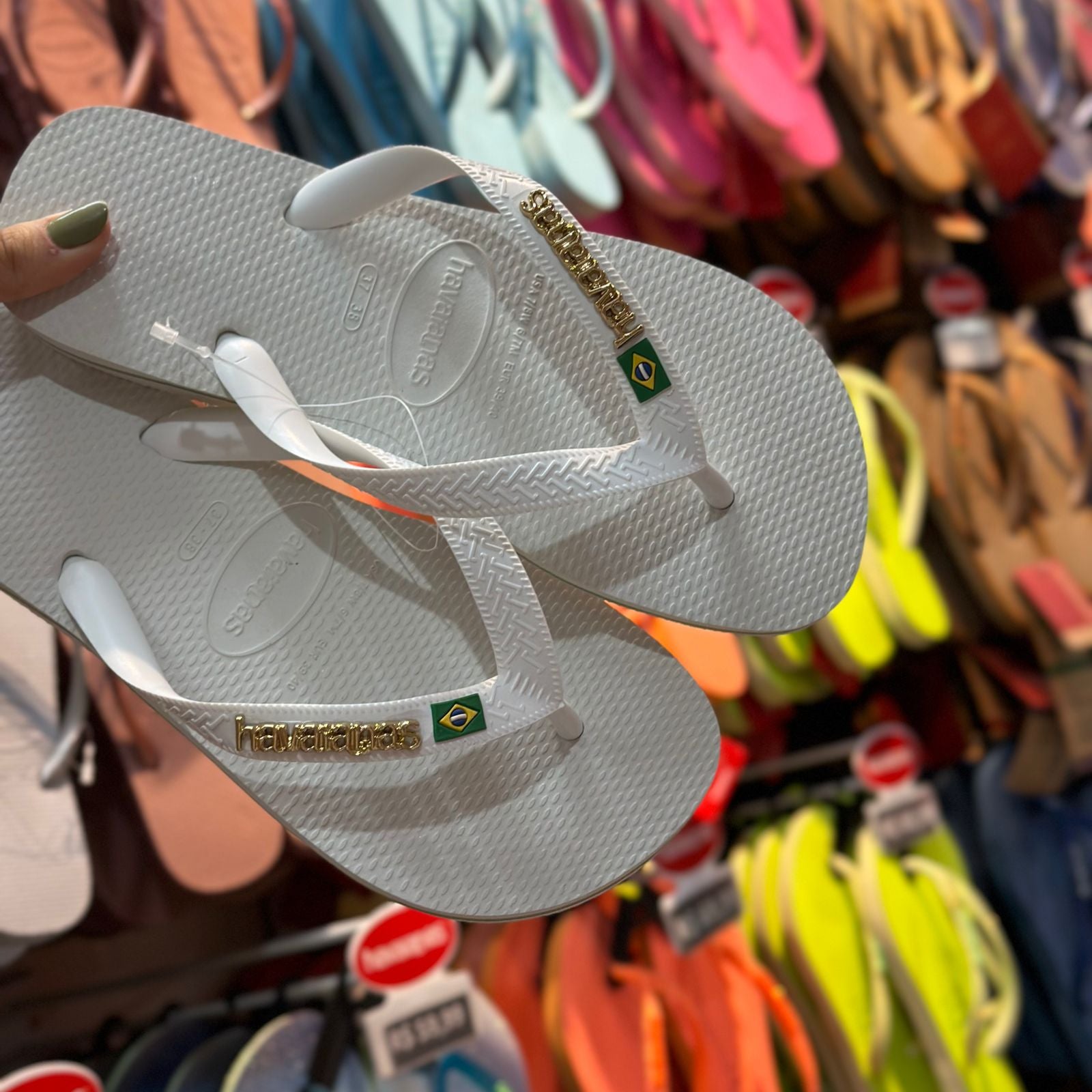Havaianas Brasil Logo + Placa Logo Colorida - Imagem 11