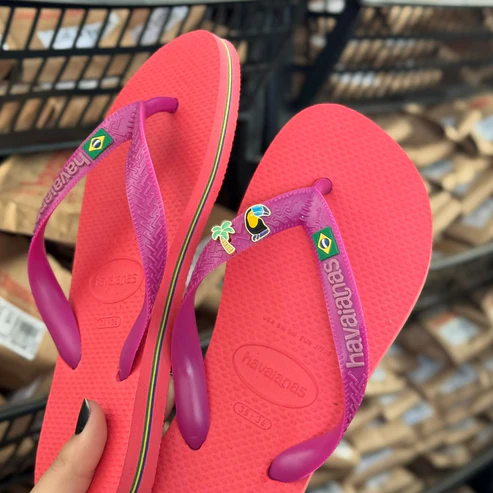 Havaianas Top Brasil Rosa + Pin Coqueiro e Tucano - Imagem 3